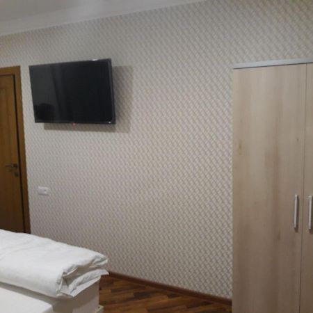 Versal Hotel Tashkent Esterno foto